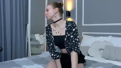 Kate online show from October 22, 2025, 7:52 am