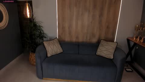 K A T E  online show from February 13, 2026, 11:17 am