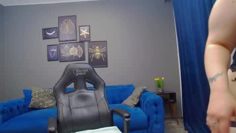 Snapshot of katewalker_ chatting on December 7, 2024, 9:33 pm Kate online show from December 7, 2024, 9:33 pm