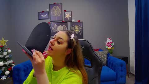 Snapshot of katewalker_ chatting on December 13, 2024, 9:30 pm Kate online show from December 13, 2024, 9:30 pm