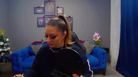 Snapshot of katewalker_ chatting on December 17, 2024, 6:09 pm Kate online show from December 17, 2024, 6:09 pm