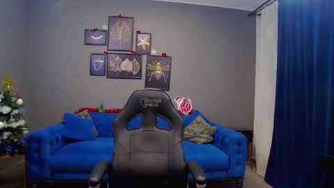 Snapshot of katewalker_ chatting on December 21, 2024, 6:34 pm Kate online show from December 21, 2024, 6:34 pm