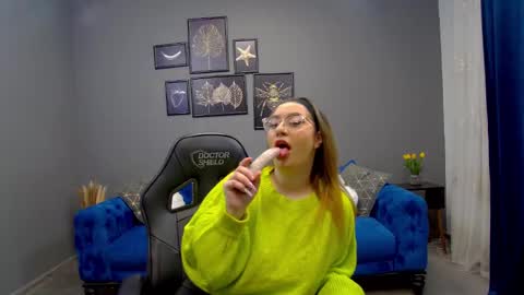 Snapshot of katewalker_ chatting on February 3, 2025, 6:28 pm Kate online show from February 3, 2025, 6:28 pm