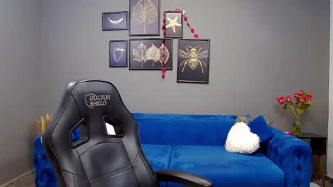 Snapshot of katewalker_ chatting on February 17, 2025, 6:15 pm Kate online show from February 17, 2025, 6:15 pm