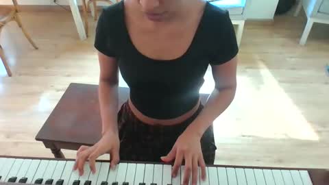 Kathe Cooll online show from December 21, 2025, 7:32 pm