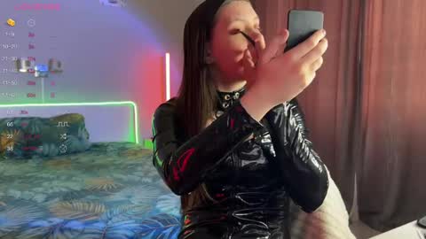 Snapshot of katherine__ross chatting on June 1, 2026, 9:55 am katherine__ross online show from June 1, 2026, 9:55 am
