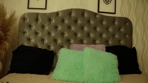 kathh_latorre online show from March 18, 2026, 1:58 pm