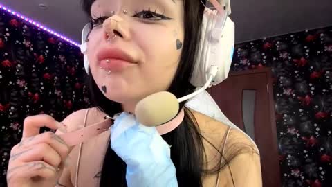 Luna online show from March 22, 2026, 3:26 pm