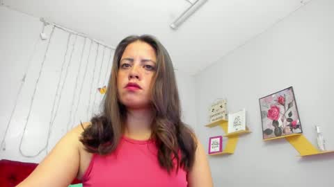 Snapshot of kathina_giraldo chatting on March 1, 2025, 12:45 pm Paola online show from March 1, 2025, 12:45 pm