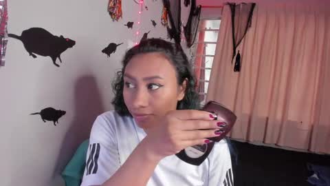 Katia online show from October 31, 2025, 4:19 pm