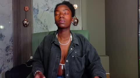 Katia online show from November 19, 2025, 12:05 pm