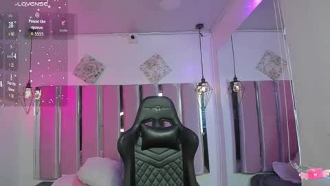 Snapshot of katia_ws chatting on October 27, 2025, 12:31 pm KATIA online show from October 27, 2025, 12:31 pm