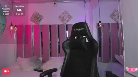 Snapshot of katia_ws chatting on November 17, 2025, 12:44 pm KATIA online show from November 17, 2025, 12:44 pm