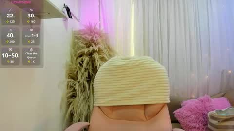 Snapshot of katia_ws chatting on December 15, 2025, 12:42 pm KATIA online show from December 15, 2025, 12:42 pm