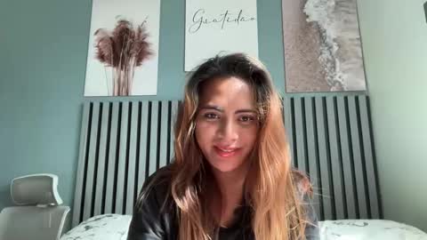 Snapshot of katiefrox_ chatting on November 3, 2025, 12:24 am katiefrox online show from November 3, 2025, 12:24 am