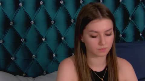 katiereeves online show from October 23, 2025, 7:01 pm