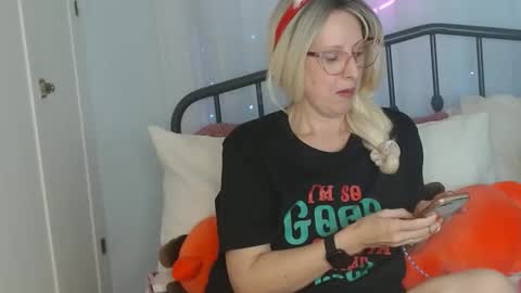 Snapshot of katina_lovejoy chatting on December 21, 2025, 2:51 am Katine LoveJoy online show from December 21, 2025, 2:51 am