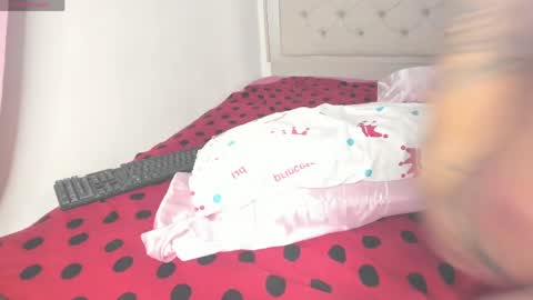 Snapshot of katitaluxury_hot chatting on June 3, 2026, 11:32 pm katitaluxury_hot online show from June 3, 2026, 11:32 pm