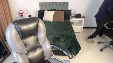 Snapshot of katnia_and_marcuz chatting on December 11, 2024, 11:30 am Katnia and Marcuz online show from December 11, 2024, 11:30 am