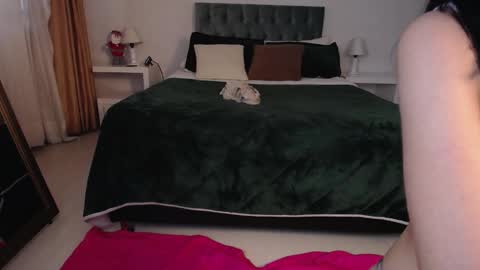 Snapshot of katnia_and_marcuz chatting on December 29, 2024, 4:51 pm Katnia and Marcuz online show from December 29, 2024, 4:51 pm