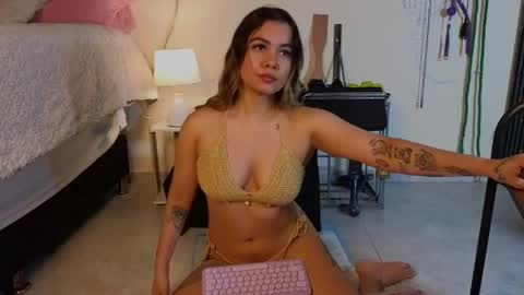 Snapshot of katt_bdsm chatting on April 27, 2026, 11:52 am Katt online show from April 27, 2026, 11:52 am