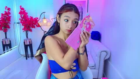 katty_rounds online show from November 14, 2025, 12:59 pm