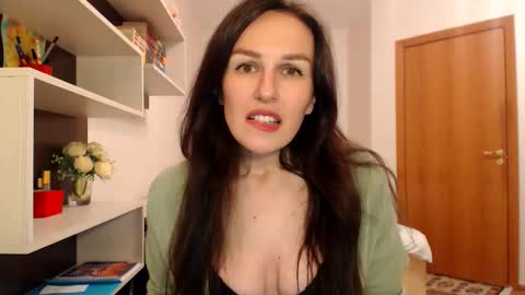 KattySapphire online show from November 5, 2025, 2:50 pm