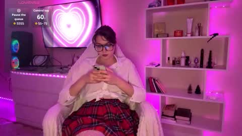 Olivia online show from April 10, 2026, 7:40 pm