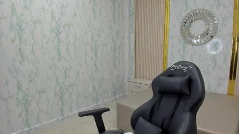 KatyBlondee  online show from November 17, 2025, 3:01 am