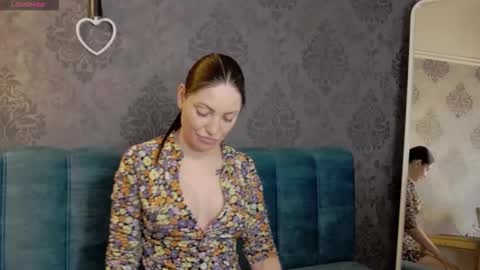 Snapshot of katylinee chatting on April 8, 2026, 2:39 pm Katyline online show from April 8, 2026, 2:39 pm