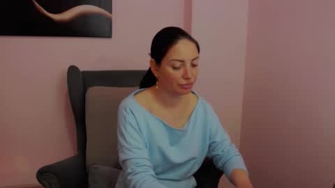 Snapshot of katylinee chatting on April 15, 2026, 2:13 pm Katyline online show from April 15, 2026, 2:13 pm