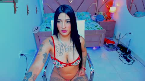 Snapshot of katylu_ chatting on December 24, 2024, 5:34 pm lilii-pety online show from December 24, 2024, 5:34 pm