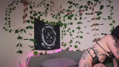 Snapshot of kawai_kittypussy chatting on January 7, 2026, 7:55 am Mia online show from January 7, 2026, 7:55 am