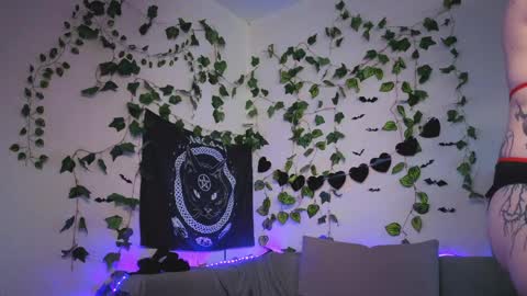 Snapshot of kawai_kittypussy chatting on May 4, 2026, 7:48 am Mia online show from May 4, 2026, 7:48 am