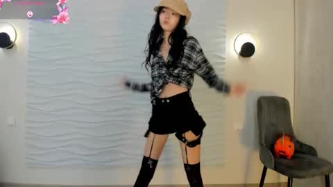 Snapshot of kawai_mai chatting on December 1, 2025, 3:17 pm mai online show from December 1, 2025, 3:17 pm