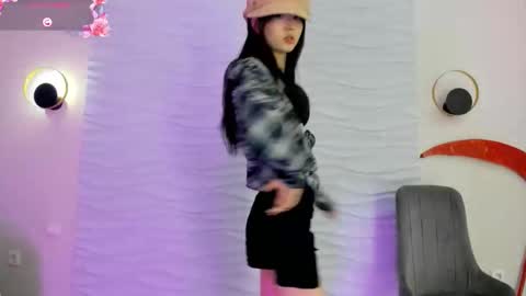 Snapshot of kawai_mai chatting on December 5, 2025, 2:36 pm mai online show from December 5, 2025, 2:36 pm