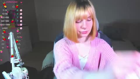 Snapshot of kawaii_power_uwu chatting on January 10, 2025, 12:26 pm Kira-chan  online show from January 10, 2025, 12:26 pm