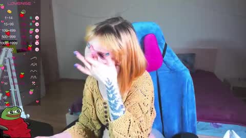 Snapshot of kawaii_power_uwu chatting on January 19, 2025, 11:12 am Kira-chan  online show from January 19, 2025, 11:12 am