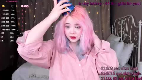 Yuki  online show from February 27, 2025, 8:50 am