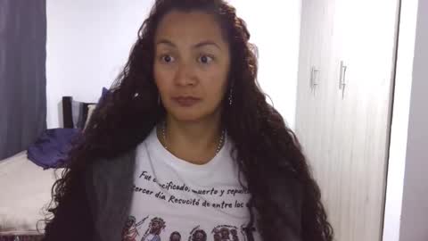  Khawit  online show from November 7, 2025, 5:07 am