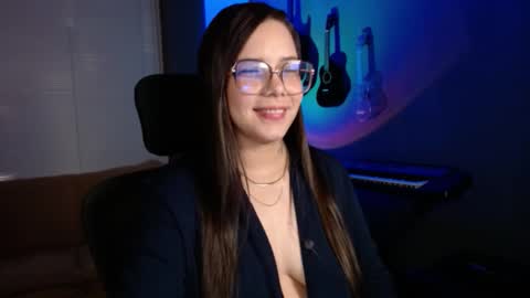 Kay online show from October 28, 2025, 8:44 pm