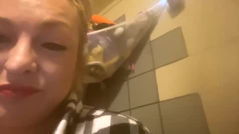 Snapshot of kay_la chatting on March 16, 2026, 12:20 pm kay_la online show from March 16, 2026, 12:20 pm