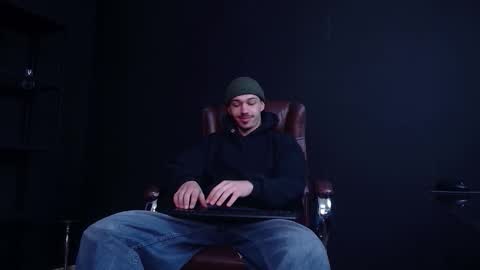 Snapshot of kaydendrew chatting on December 16, 2025, 5:23 am KaydenDrew online show from December 16, 2025, 5:23 am