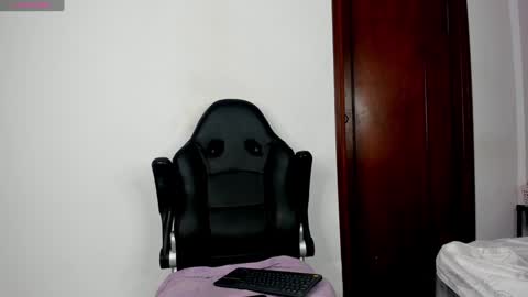 KAYLA BATISTA online show from December 16, 2024, 1:54 pm