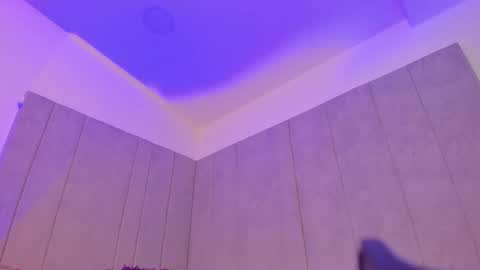 Kayla online show from December 1, 2025, 7:08 pm