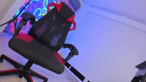 Snapshot of kayle______ chatting on February 13, 2025, 11:58 pm INSTAjohedija online show from February 13, 2025, 11:58 pm