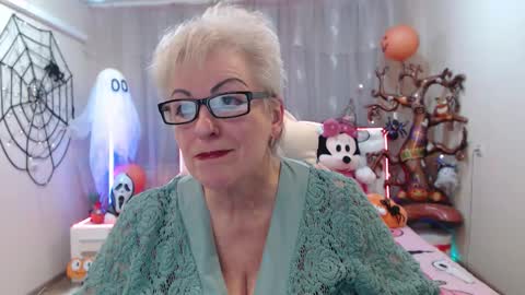 Snapshot of kaylesmoll chatting on October 31, 2025, 7:37 pm kaylesmoll online show from October 31, 2025, 7:37 pm