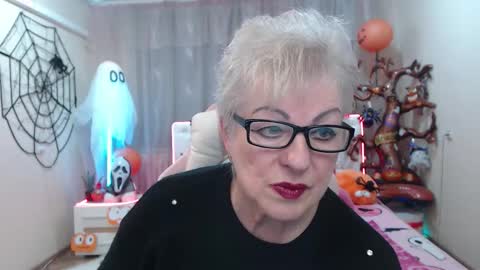 Snapshot of kaylesmoll chatting on November 4, 2025, 7:46 pm kaylesmoll online show from November 4, 2025, 7:46 pm