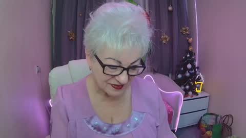 Snapshot of kaylesmoll chatting on December 18, 2025, 7:42 pm kaylesmoll online show from December 18, 2025, 7:42 pm