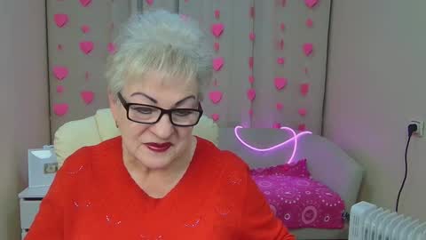 kaylesmoll online show from February 4, 2026, 8:03 pm